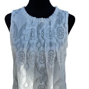 Women’s sleeveless top, 18" armpit to armpit, lace